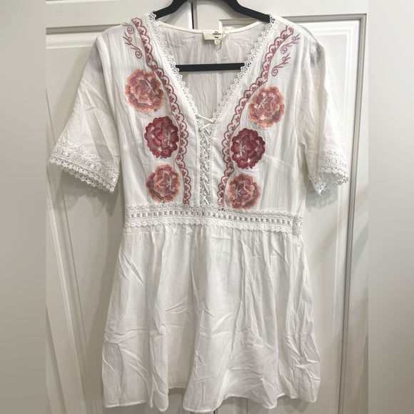 entro Dresses & Skirts - Boutique dress, embroidered flowers, size large